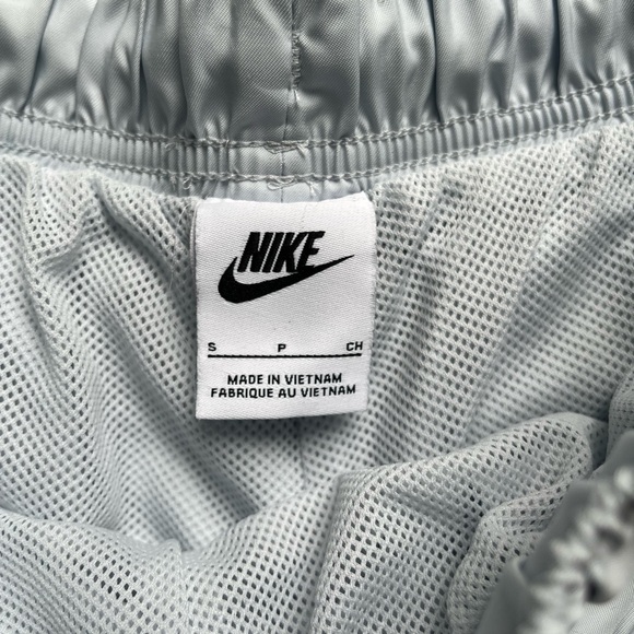 Nike Woven Shorts - Picture 4 of 5